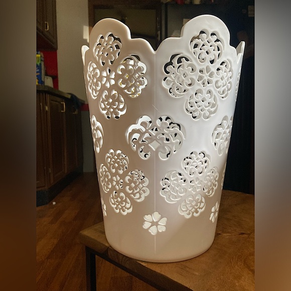 Cute White Basket Bin - Picture 1 of 10